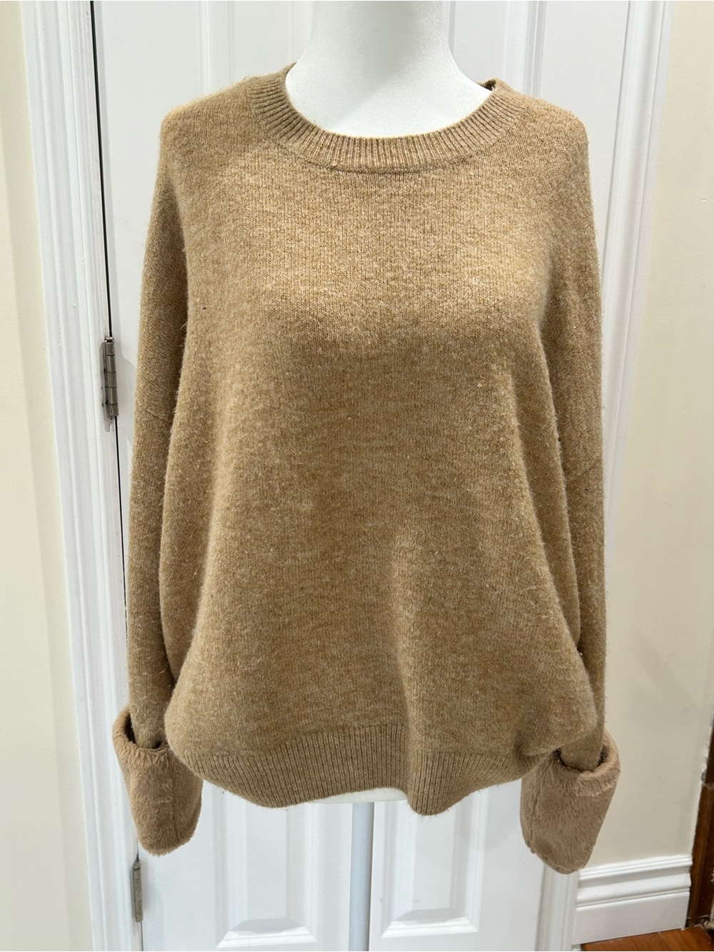 Cece lightweight Camel Crewneck Women's Sweater Medium